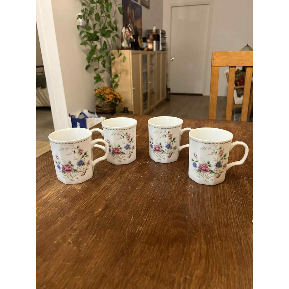 Set of 4 Andrea by Sadek Porcelain Mugs Floral Design Made in Japan Vintage Oct